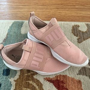 Women’s Puma Tennis Shoes